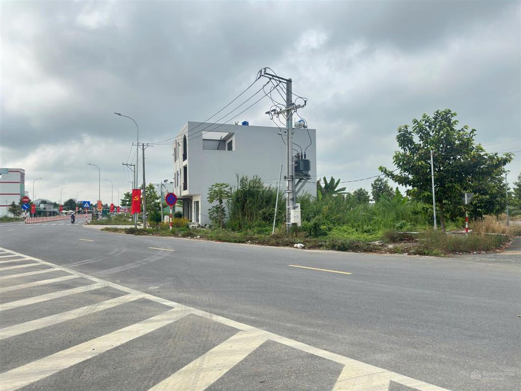 Cần tiền bán lô đất trung tâm thủ thừa, khu dân cư hiện hữu thổ cư kinh doanh ở liền ngay