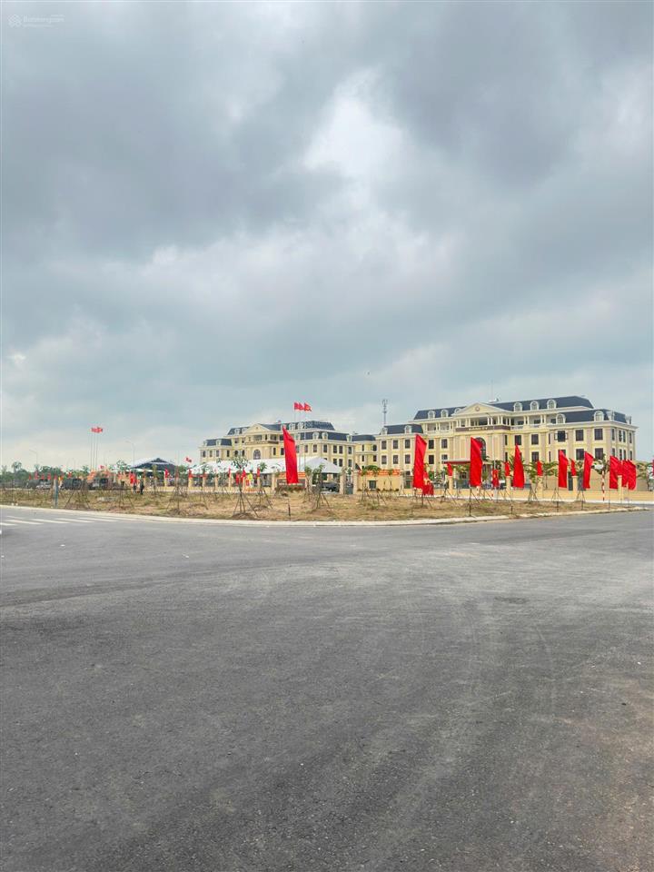 Cần tiền bán lô đất trung tâm thủ thừa, khu dân cư hiện hữu thổ cư kinh doanh ở liền ngay