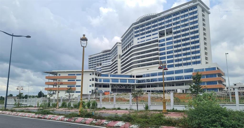 Đất góc 2 mặt tiền diện 2200m2 tại phường định hòa, thủ dầu một, bình dương (cũ) tp hcm mới.