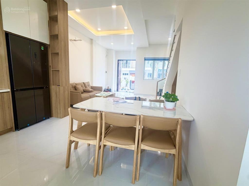 Cho thuê nhà suncasa hòa phú vsip2 tp mới 1 trệt 2 lầu dt 5x16m 3pn 3wc full nội thất mới 100%
