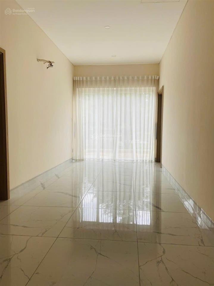 Cho thuê biệt thự làng chuyên gia oasis vsip 1 căn góc vip 3 mặt tiền vị dt 470m2 5pn 6wc