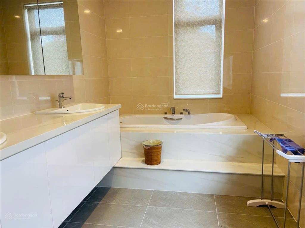 Cho thuê biệt thự làng chuyên gia oasis vsip 1 căn góc vip 3 mặt tiền vị dt 470m2 5pn 6wc