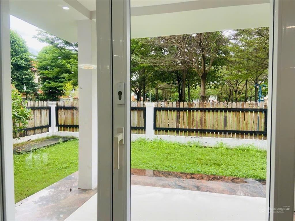 Cho thuê biệt thự làng chuyên gia oasis vsip 1 căn góc vip 3 mặt tiền vị dt 470m2 5pn 6wc
