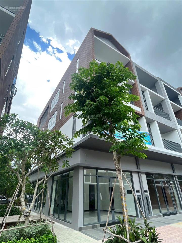 Cho thuê nhà pho artisan park căn góc 3 mặt tiền có thang máy hoàn thiện cơ bản như hình 4 tầng