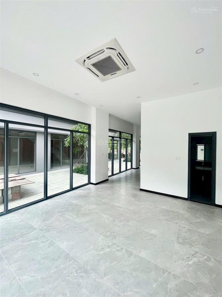 Cho thuê nhà pho artisan park căn góc 3 mặt tiền có thang máy hoàn thiện cơ bản như hình 4 tầng