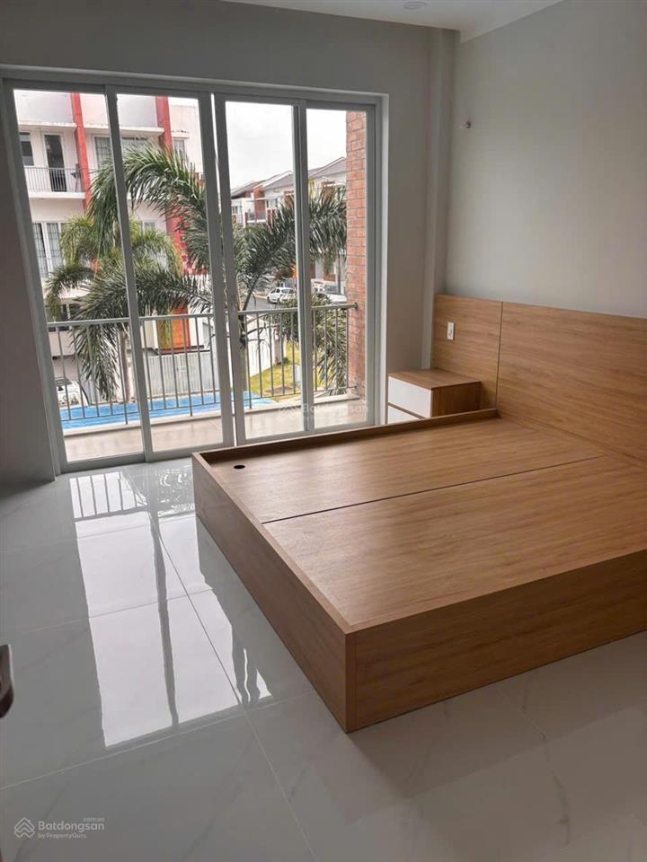 Cho thuê nhà phố suncasa vsip 2, tp. hcm nhà 1 trệt 2 lầu có 3 phòng ngủ 4wc