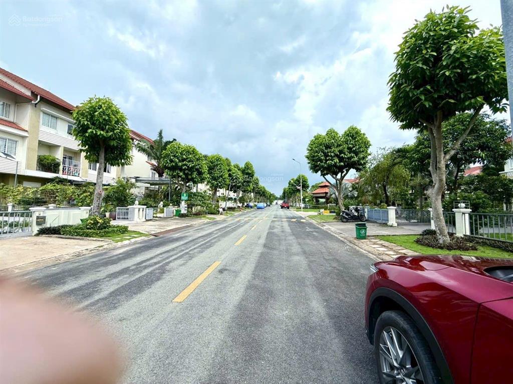 Bán biệt thự hướng nam đẹp, đang sẵn doanh thu tại làng chuyên gia oasis 2, kế siêu thị aeon mall