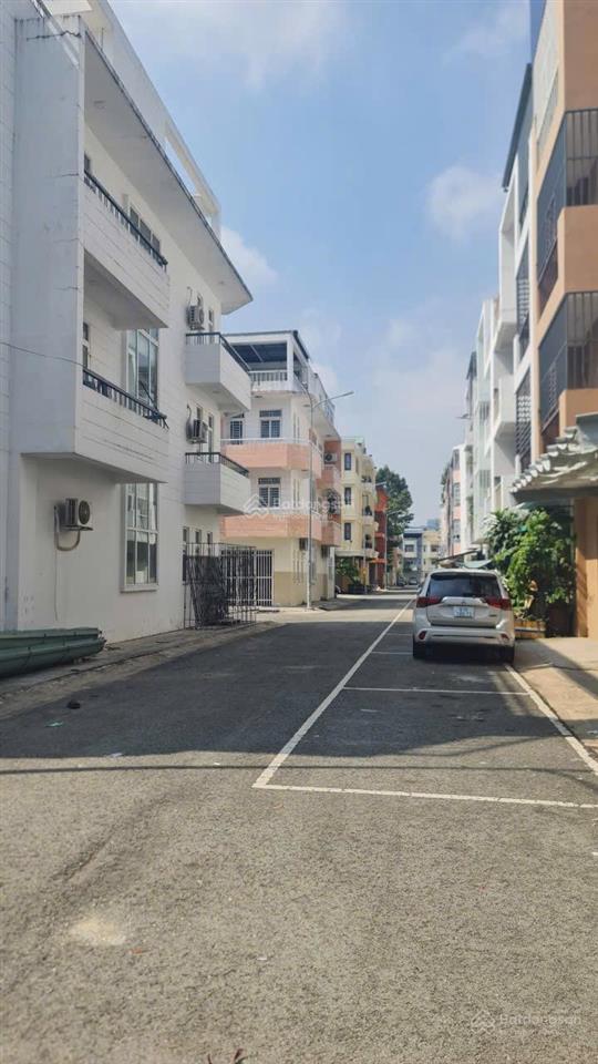 Cho thuê nhà unitown tp mới bình dương, dt 100m2, 5pn không máy lạnh, giá thuê 20 triệu