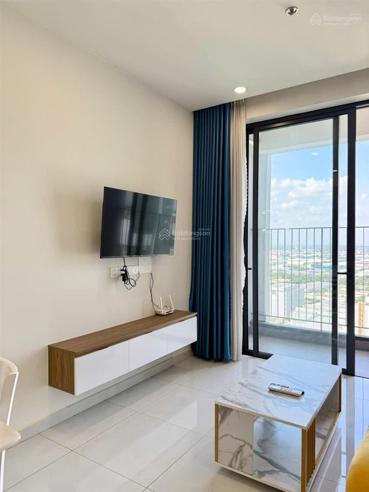 Cho thuê căn hộ emerald golf view đối diện aoenvsip1 1 phòng ngủ đầy đủ nội thất giá rẻ 7tr/tháng