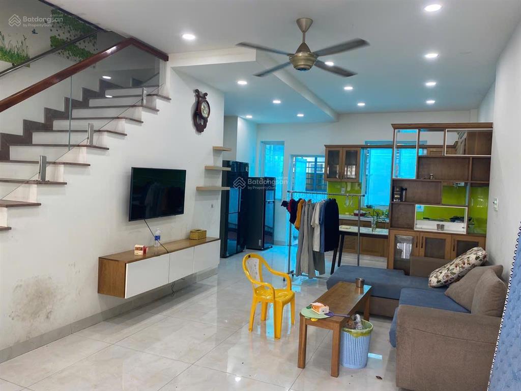 Bán nhà phố suncasa hoà phú vsip2 hàng ngộp giá rẻ 3 tỷ buông sổ dt 5x18 = 90m2 hiếm có 1 căn