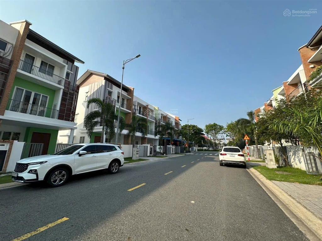 Bán nhà phố suncasa hoà phú vsip2 hàng ngộp giá rẻ 3 tỷ buông sổ dt 5x18 = 90m2 hiếm có 1 căn