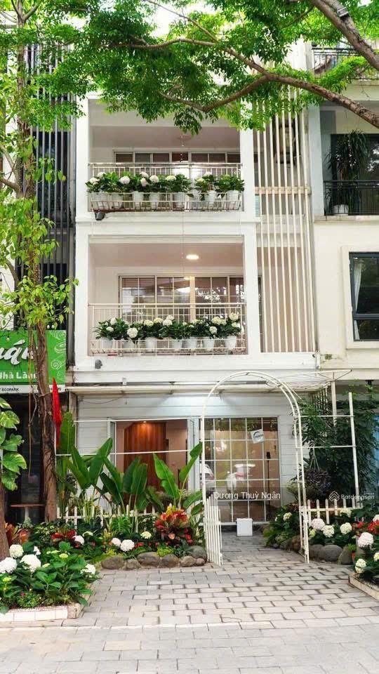 Bán nhà phố thủy nguyên ecopark  vị trí ổn  full đồ giá tốt