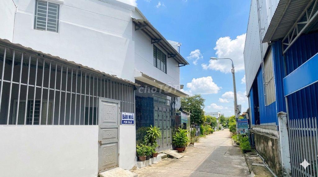 Nhà 2 tầng trục 5m5 ô tô tải vào quay đầu, song song Hoàng Thị Loan