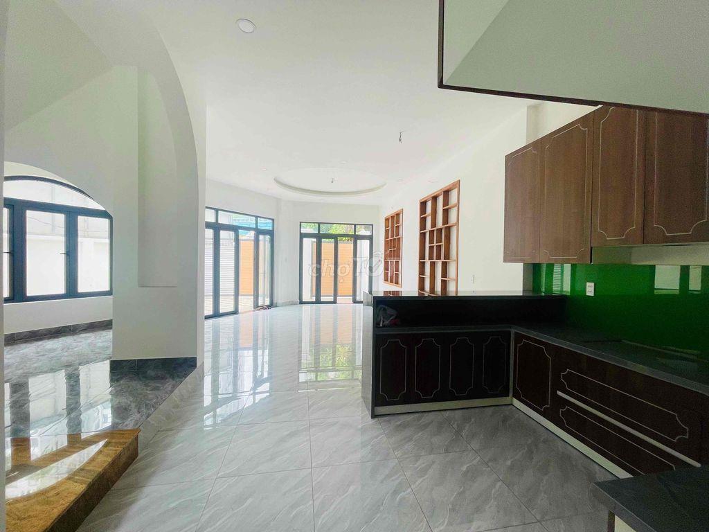 Bán Biệt Thự Phố 215m2 6PN Sân vườn hẻm 688 Lê Đức Thọ Giá 17.5Tỷ