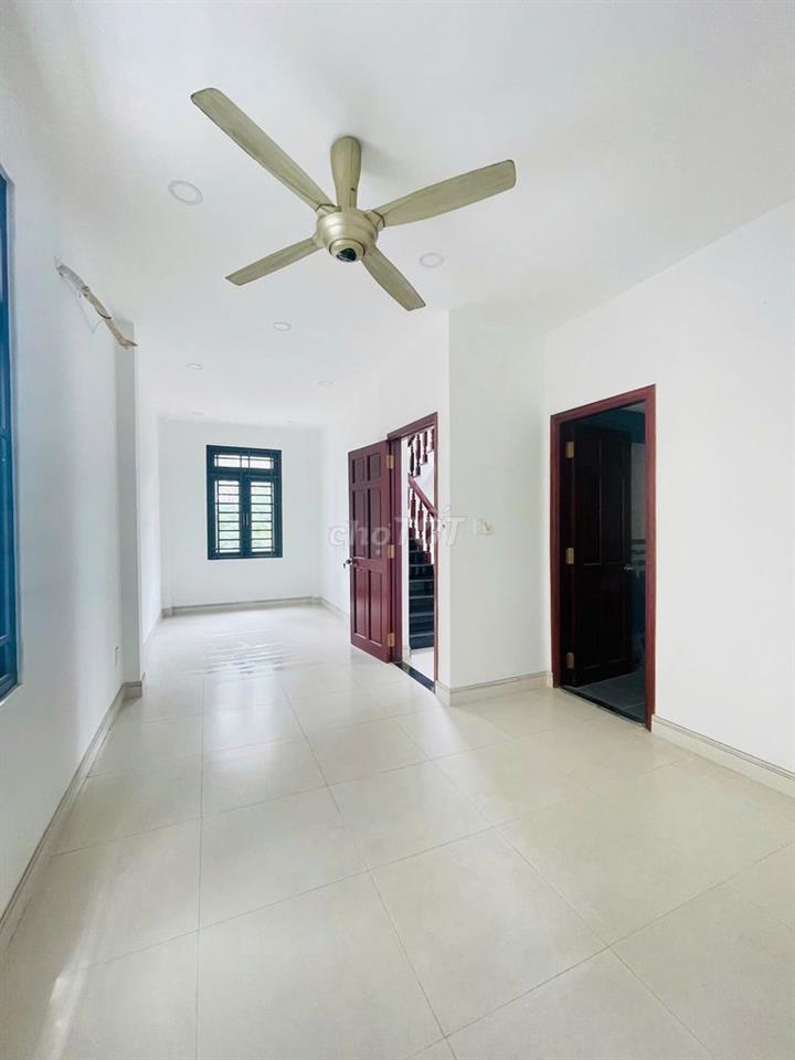 CHO THUÊ BIỆT THỰ P15 HẺM 688// NGAY TRƯỜNG LÊ ĐỨC THỌ 6PN 35 Triệu 