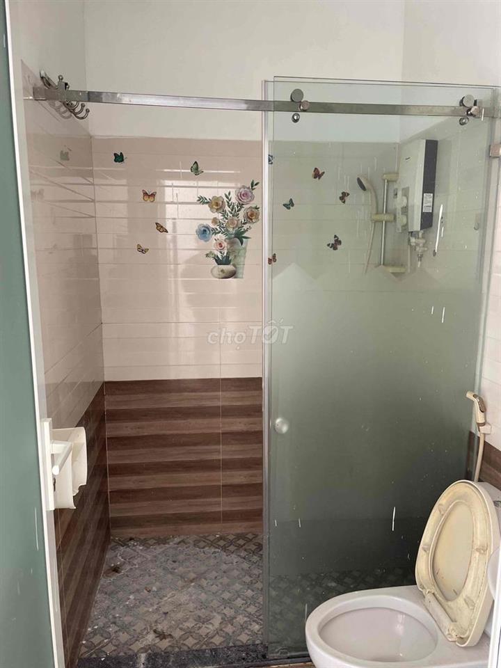 MBKD Gần DH Văn Lang, vỉa hè rộng 40m2: MB + 1PN + 2WC | 15tr