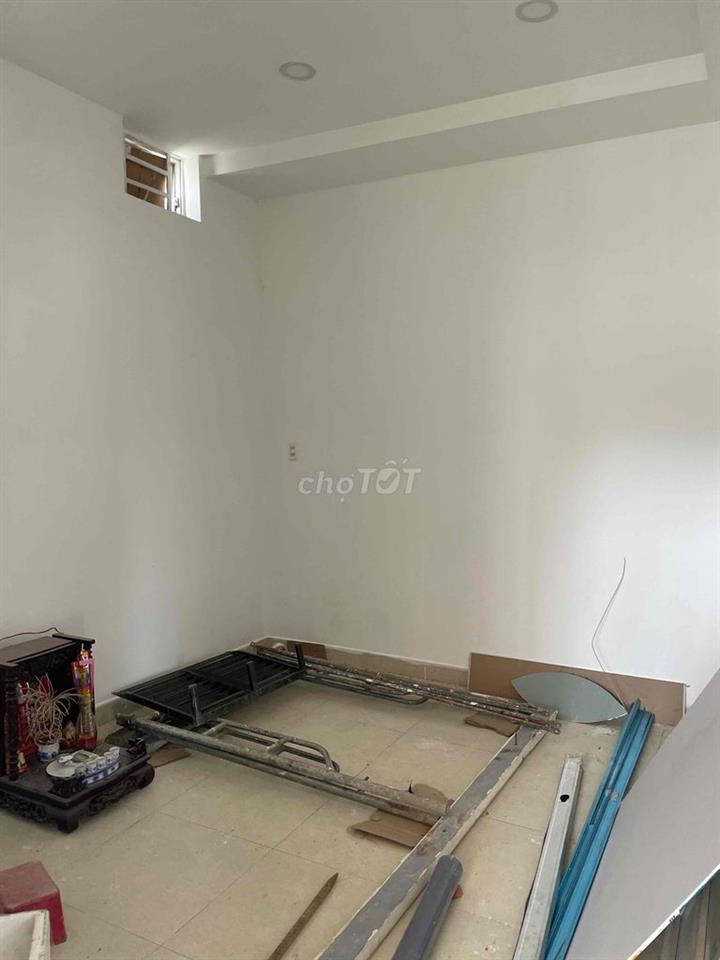 MBKD Gần DH Văn Lang, vỉa hè rộng 40m2: MB + 1PN + 2WC | 15tr