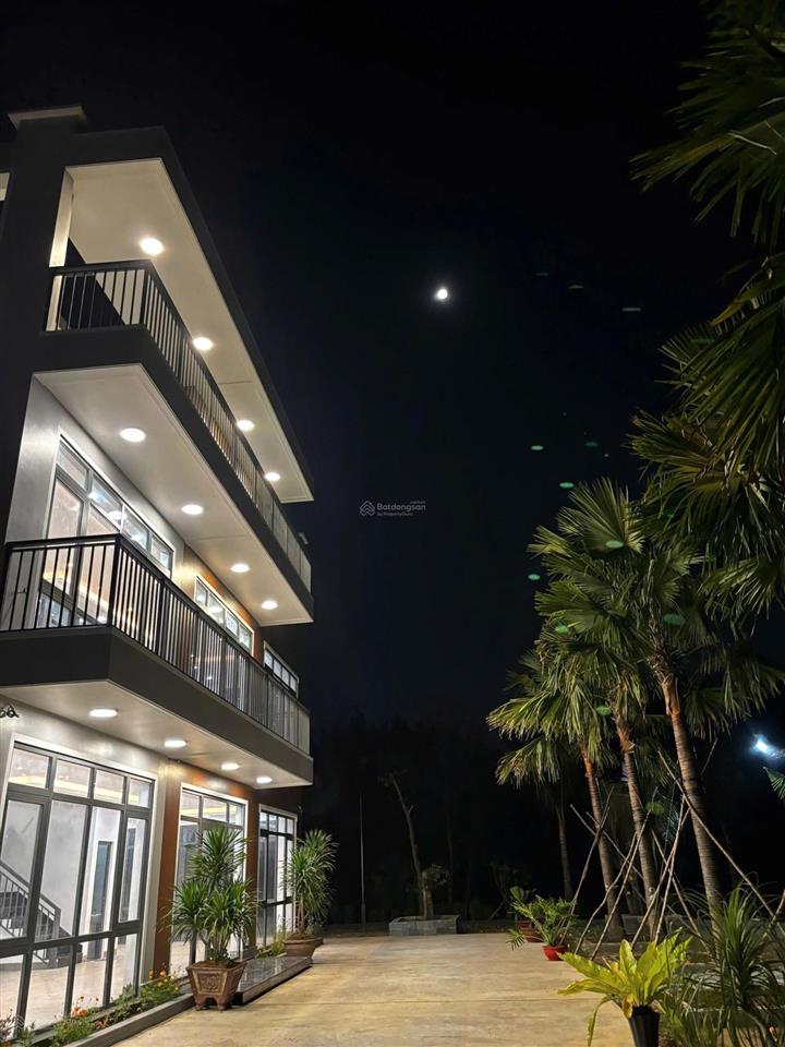 Cho thuê nhà mới xây không gian riêng biệt, sân vườn rộng 1.500m²