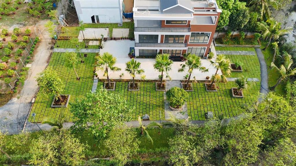 Cho thuê nhà mới xây không gian riêng biệt, sân vườn rộng 1.500m²