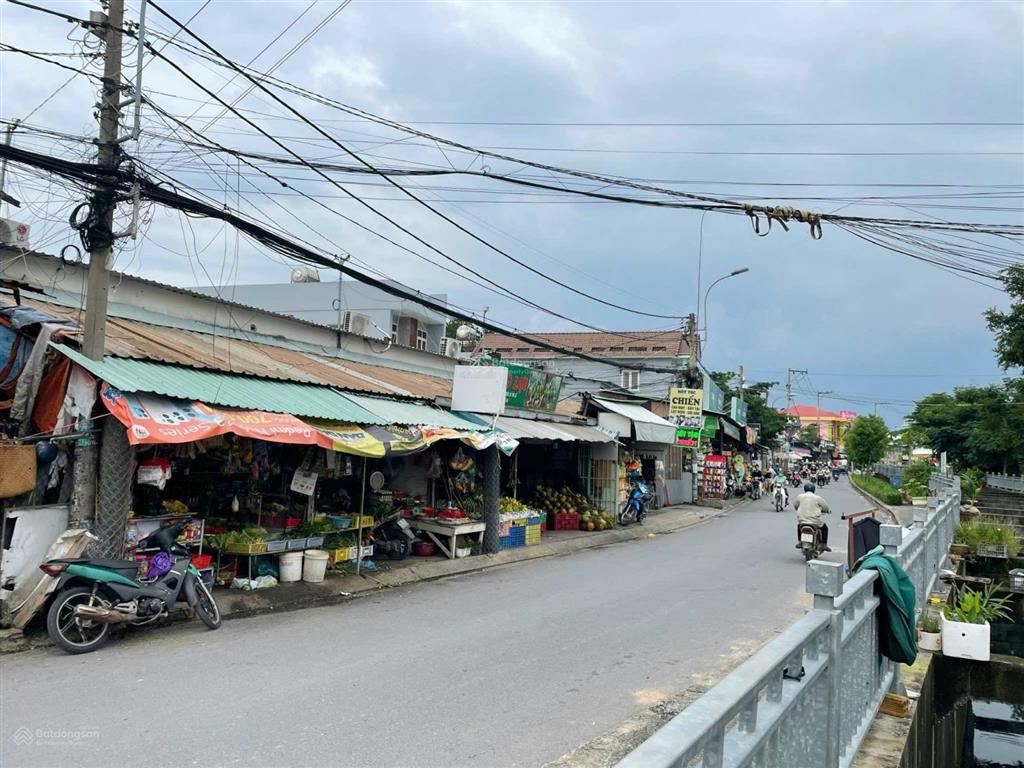 Đất 1 sẹc an phú đông 1  khu dân cư sầm uất