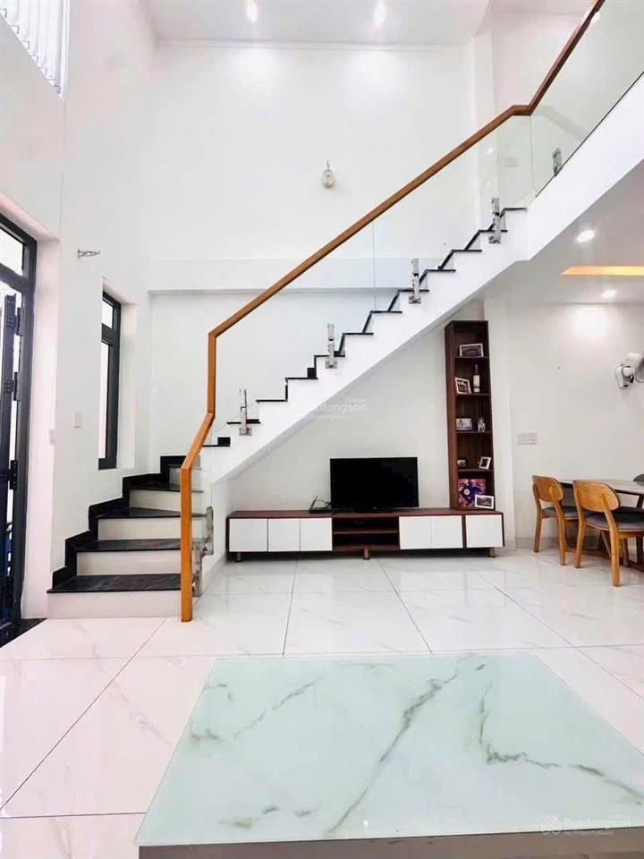 Bán nhà 1 trệt 1 lửng phú hòa gần trường cấp 2 nội thất full giá chỉ 2ti750