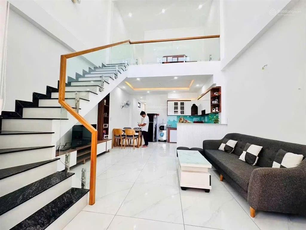 Bán nhà 1 trệt 1 lửng phú hòa gần trường cấp 2 nội thất full giá chỉ 2ti750