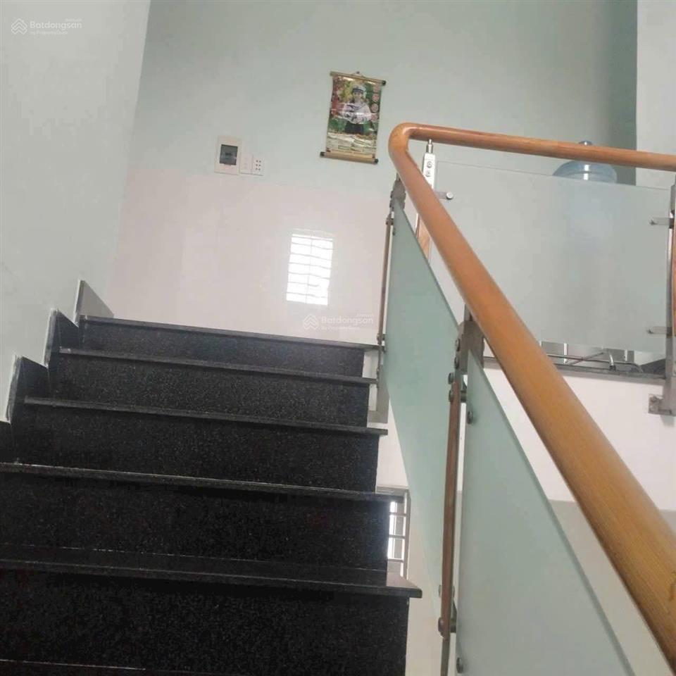 Bán nhà 1 trệt 1 lầu 5x32m tc 120 có 4 phòng ngủ nhà hẻm đối diện cao đẳng y tế bình dương