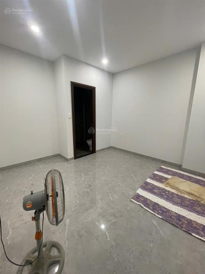 Cho thuê nhà nguyên căn mặt tiền phạm hùng, diện tích 5x20m giá 27tr/m2, nhà mới đẹp.