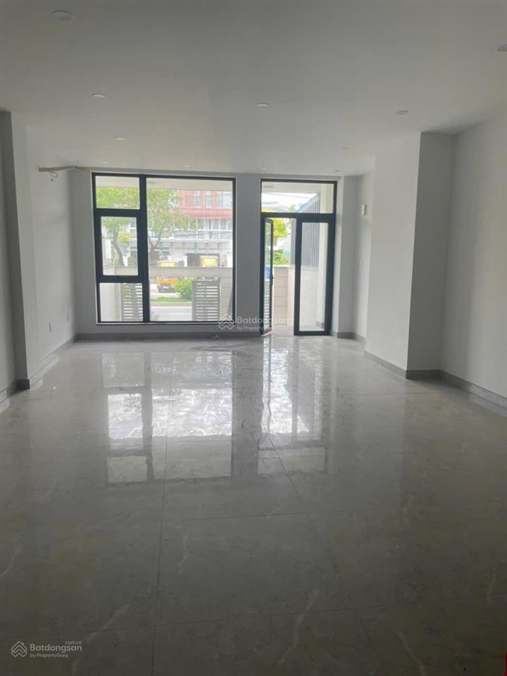 Cho thuê nhà nguyên căn mặt tiền phạm hùng, diện tích 5x20m giá 27tr/m2, nhà mới đẹp.