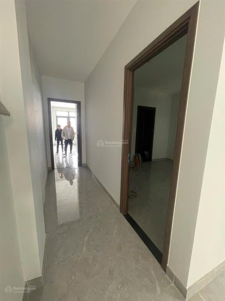 Cho thuê nhà nguyên căn mặt tiền phạm hùng, diện tích 5x20m giá 27tr/m2, nhà mới đẹp.