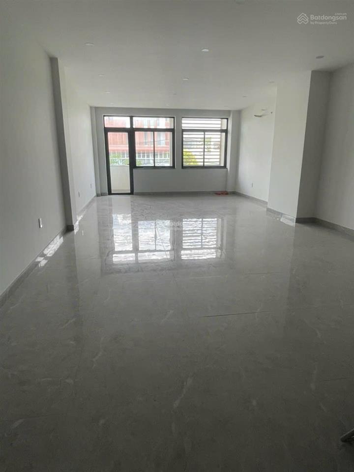 Cho thuê nhà nguyên căn mặt tiền phạm hùng, diện tích 5x20m giá 27tr/m2, nhà mới đẹp.