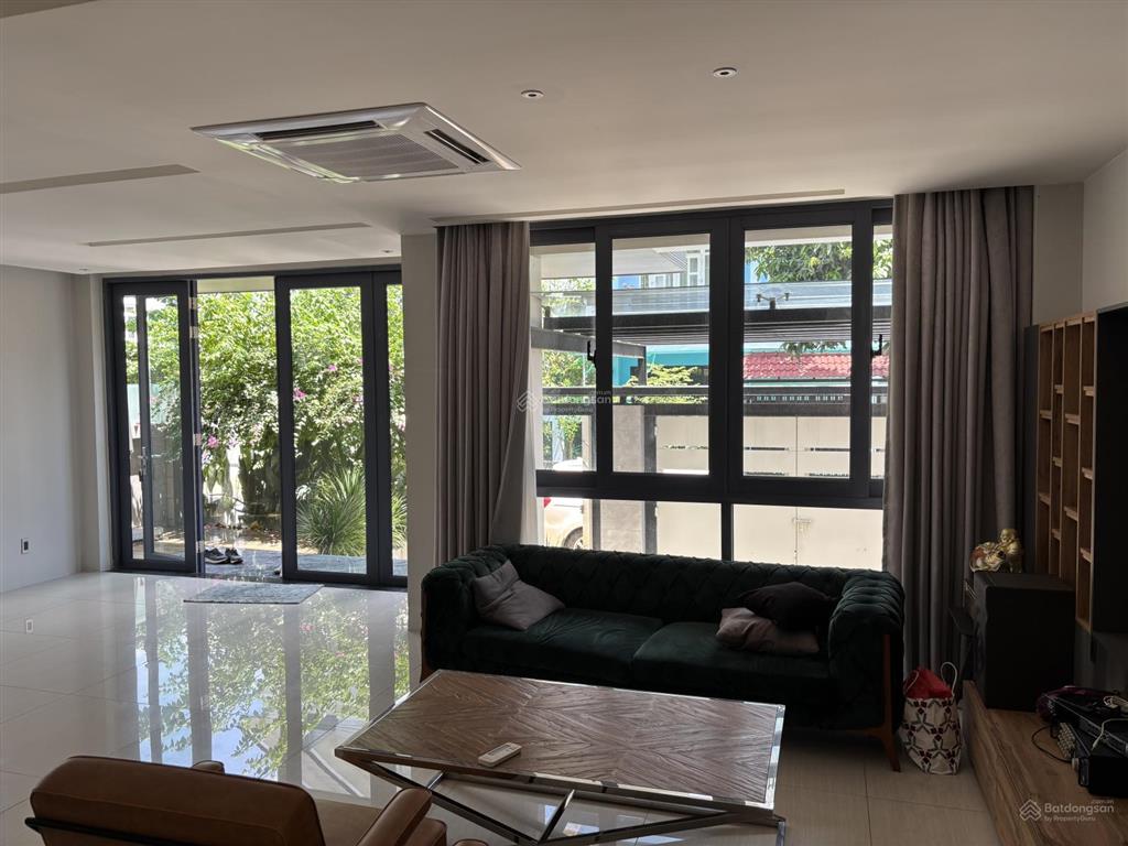 Chính chủ cần bán biệt thự 6b intresco, nội thất mới đẹp, 1 hầm 3 lầu, giá 32 tỷ,  0908 444 ***