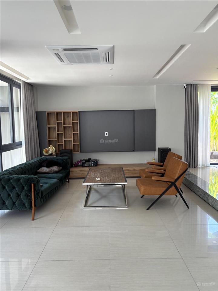 Chính chủ cần bán biệt thự 6b intresco, nội thất mới đẹp, 1 hầm 3 lầu, giá 32 tỷ,  0908 444 ***