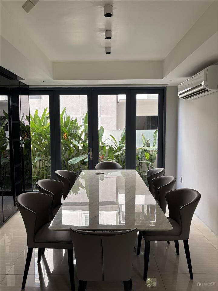 Chính chủ cần bán biệt thự 6b intresco, nội thất mới đẹp, 1 hầm 3 lầu, giá 32 tỷ,  0908 444 ***