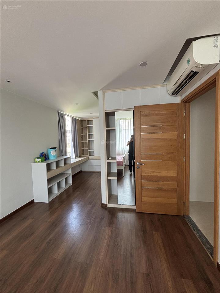 Chính chủ cần bán biệt thự 6b intresco, nội thất mới đẹp, 1 hầm 3 lầu, giá 32 tỷ,  0908 444 ***