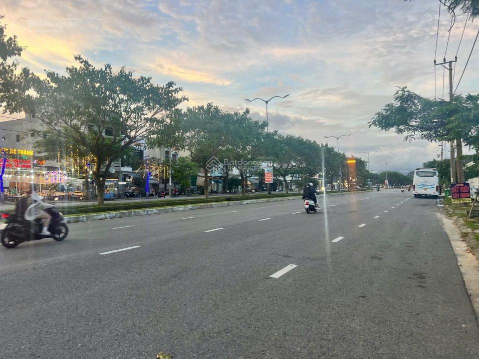 Bán lô đất lớn 4 mặt tiền đường trần đại nghĩa  đào duy tùng, đơn giá chỉ ~60tr/m2