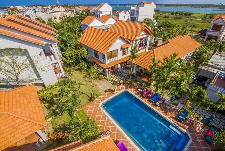 Bán khách sạn 2 mặt tiền trung tâm phố cổ hội an  đường hai bà trưng, xe lớn đậu đỗ thoải mái