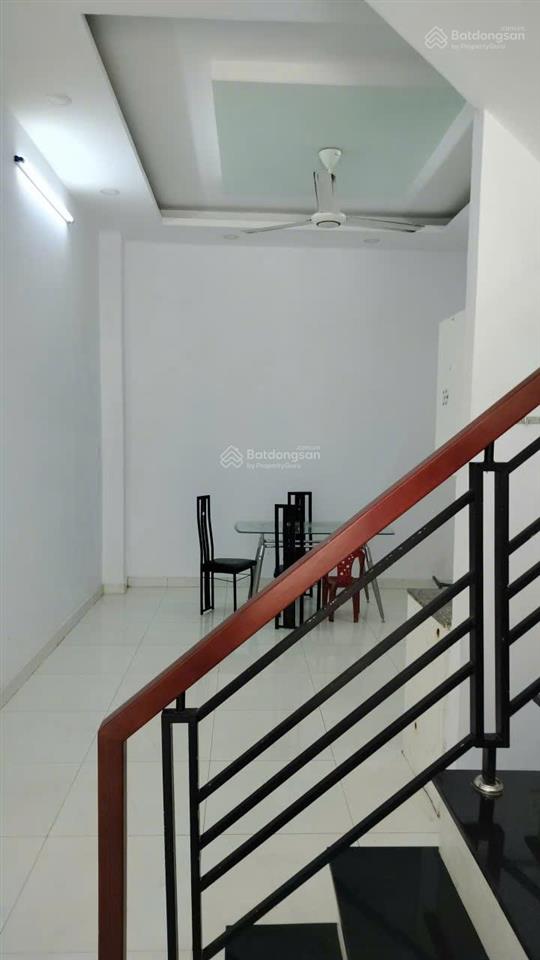 Cho thuê nhà nguyên căn 1 trệt 3 lầu đường 827, phú hữu, tp. thủ đức giá chỉ 10 triệu/tháng
