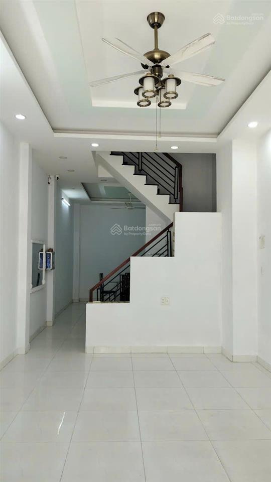 Cho thuê nhà nguyên căn 1 trệt 3 lầu đường 827, phú hữu, tp. thủ đức giá chỉ 10 triệu/tháng