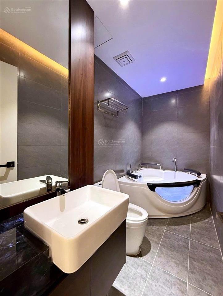 Siêu phẩm quận 10 đường 3/2. nhà mới đẹp lung linh, cạnh nhà hát hoà bình, full nội thất