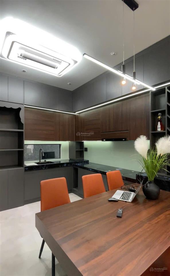 Nhà 3/2 quận 10. ngay nhà hát hoà bình ngang 5.2m. 4 tầng, đầy đủ nội thất cao cấp. giá tốt