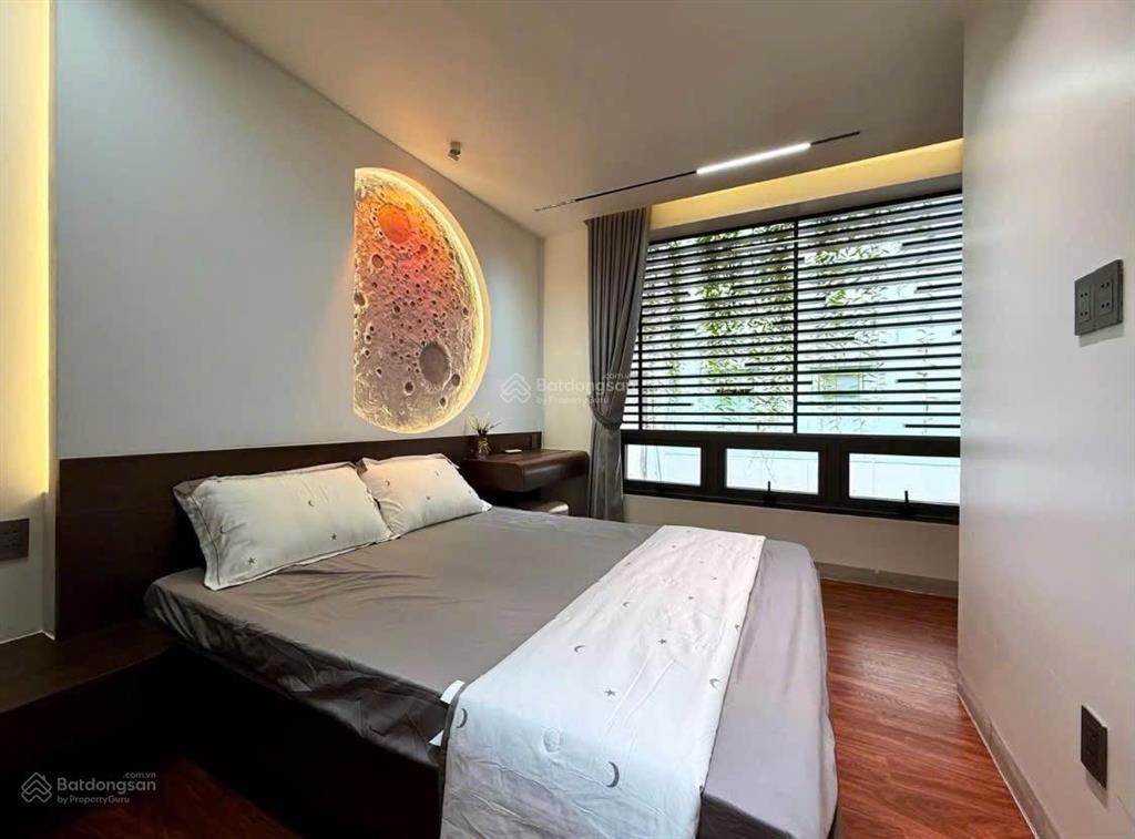 Nhà 3/2 quận 10. ngay nhà hát hoà bình ngang 5.2m. 4 tầng, đầy đủ nội thất cao cấp. giá tốt