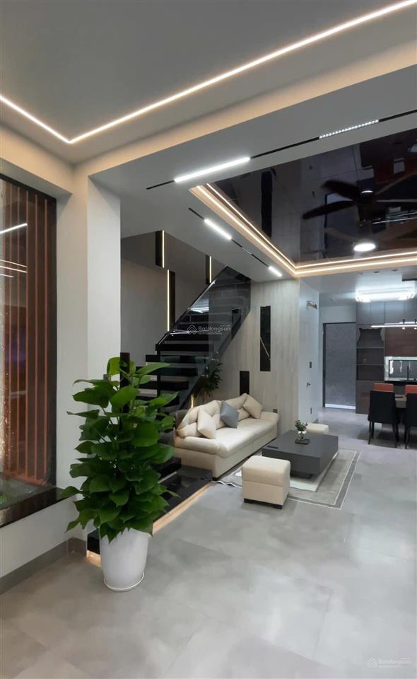 Nhà 3/2 quận 10. ngay nhà hát hoà bình ngang 5.2m. 4 tầng, đầy đủ nội thất cao cấp. giá tốt
