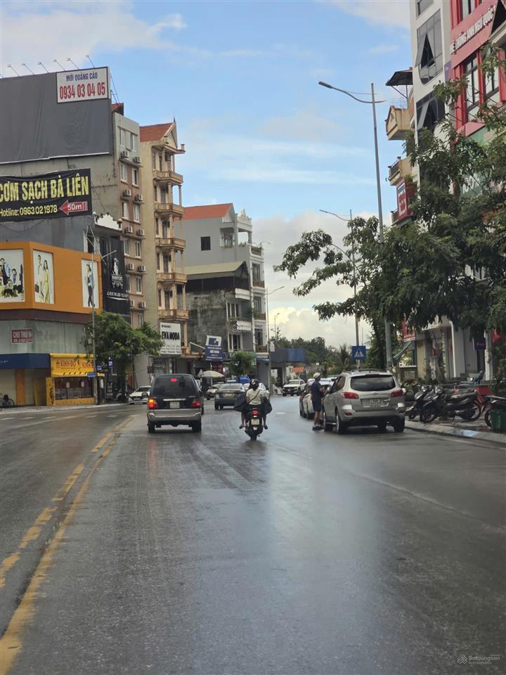 Nhà mặt đường chính cái dăm. kinh doanh cả thế giới. khu dân cư đông đúc. chợ hải sản. khu du lịch