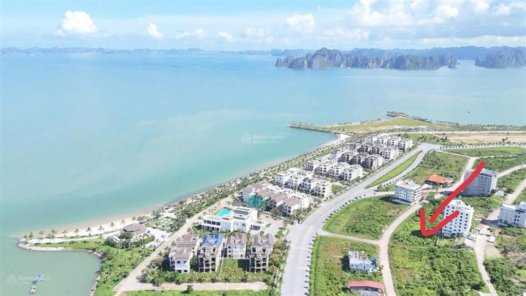 Ô đất vip view vịnh hạ long. hướng đông nam. gần sân gold. gần cảng tầu. mở cửa ngắm du thuyền chạy