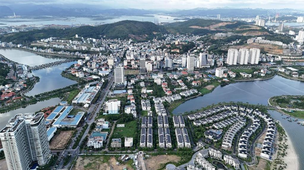 Bán nhà phố, nhà liền kề grand trung tâm bãi cháy, gần biển, xây thô 5 tầng, hoàn thiện mặt