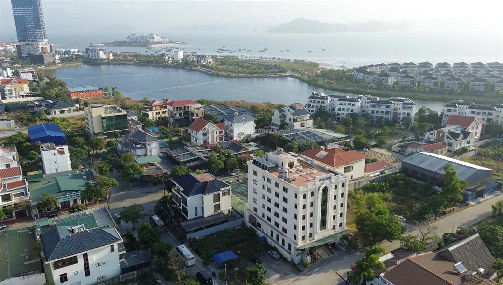 Ô đất góc biệt thự 2 mt, nằm giữa trung tâm. gần chợ hải sản cái dăm. xung quanh nhiều nhà hàng ks