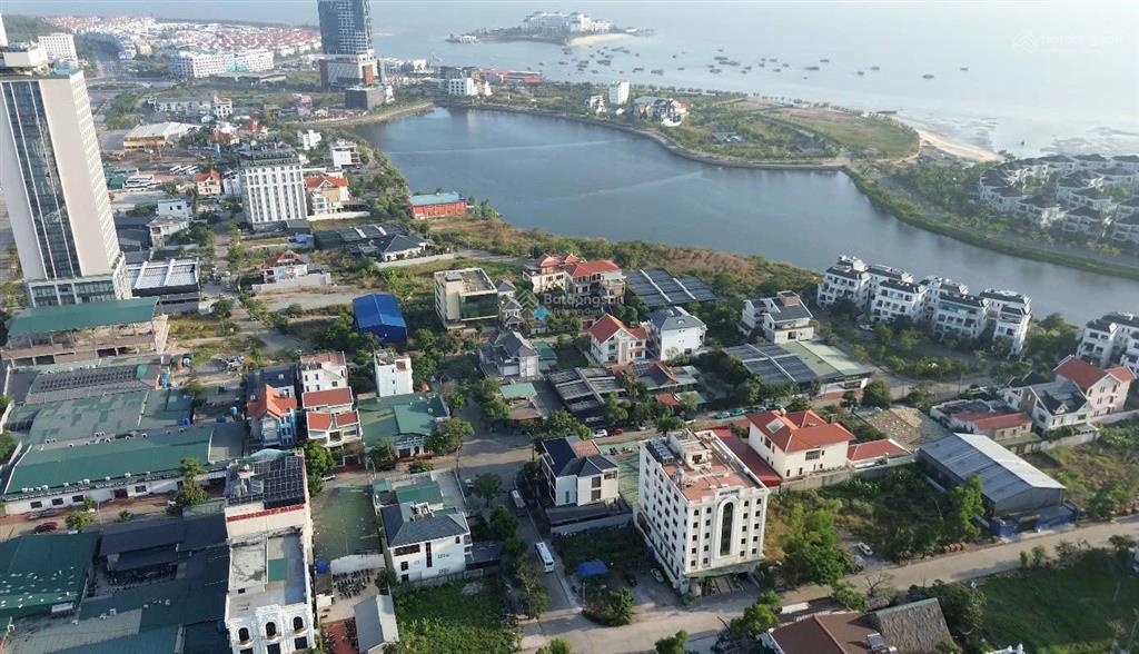 Ô đất góc biệt thự 2 mt, nằm giữa trung tâm. gần chợ hải sản cái dăm. xung quanh nhiều nhà hàng ks