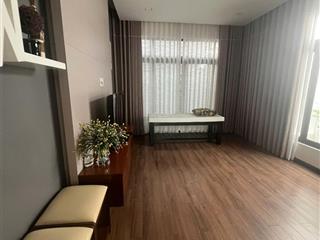 Cho thuê nhà 3 tầng mặt tiền lê đại hành, sát bên quán cafe vừa ở vừa kinh