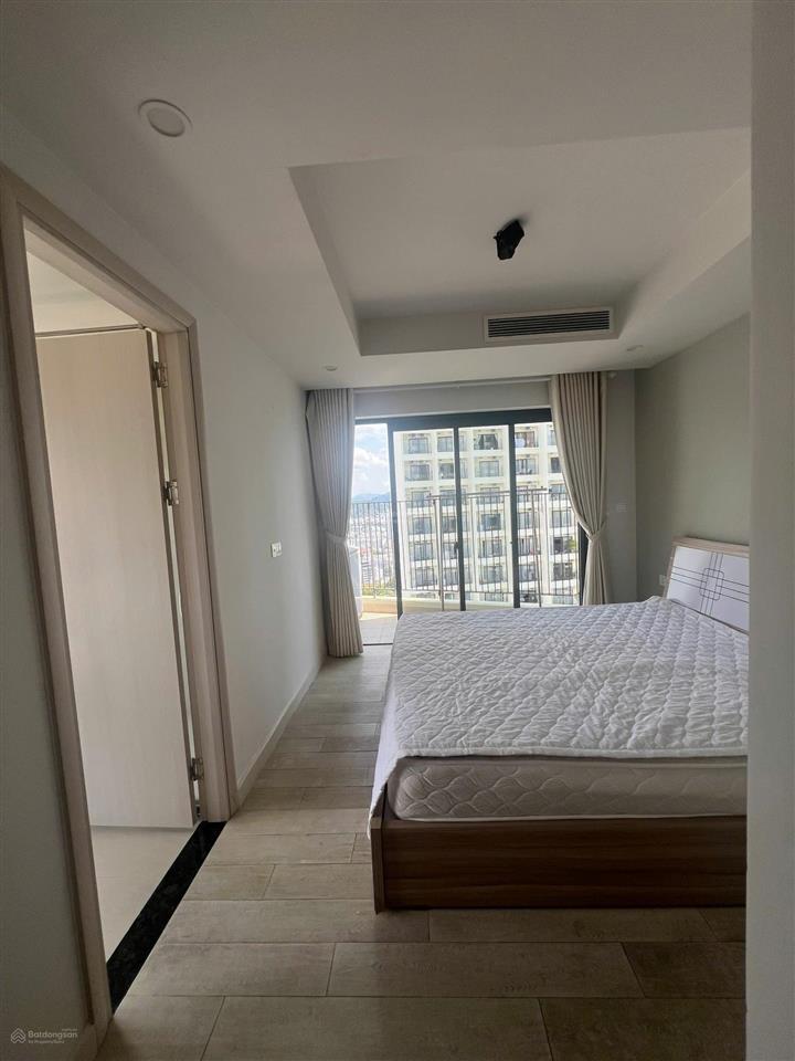 Cho thuê căn hộ gold coast 2pn tầng cao, full nội thất, xách vali ở ngay, nhà đang trống